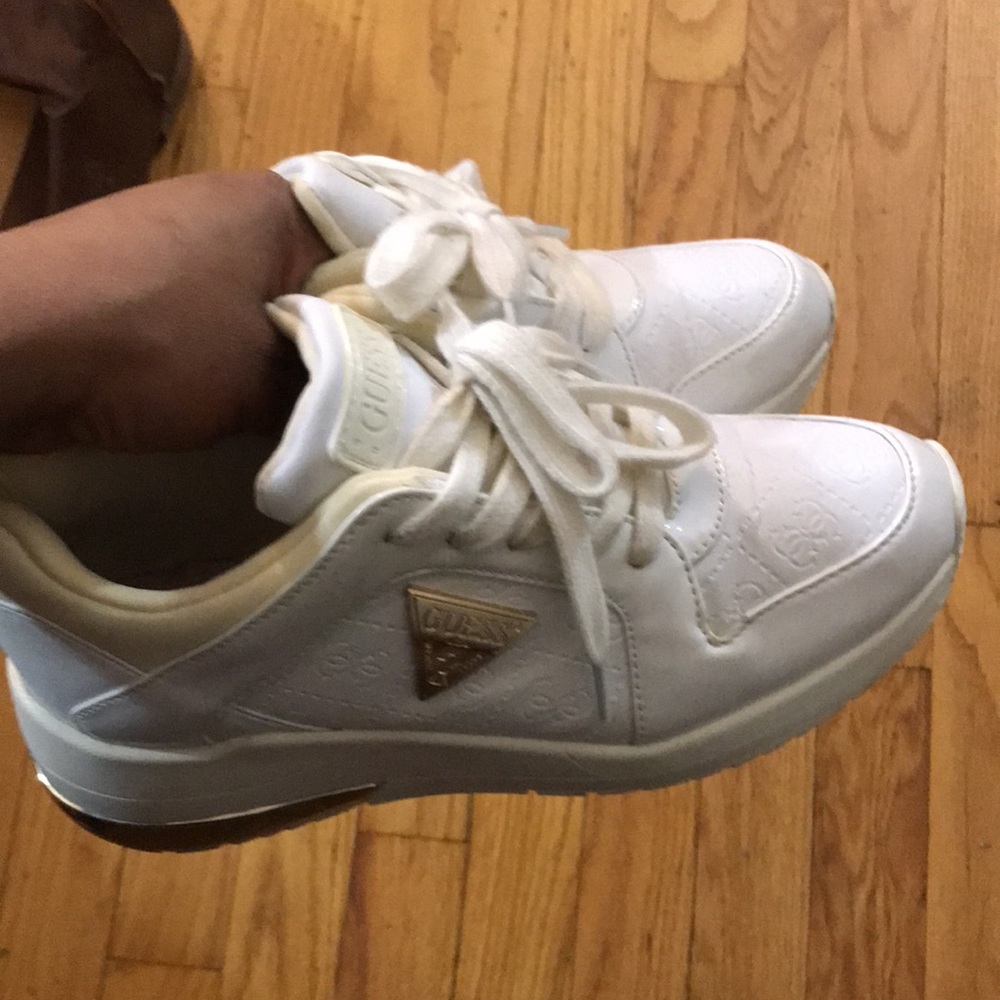 Women guess shoes
